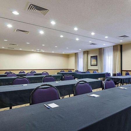 Comfort Inn & Suites Hutchinson Extérieur photo