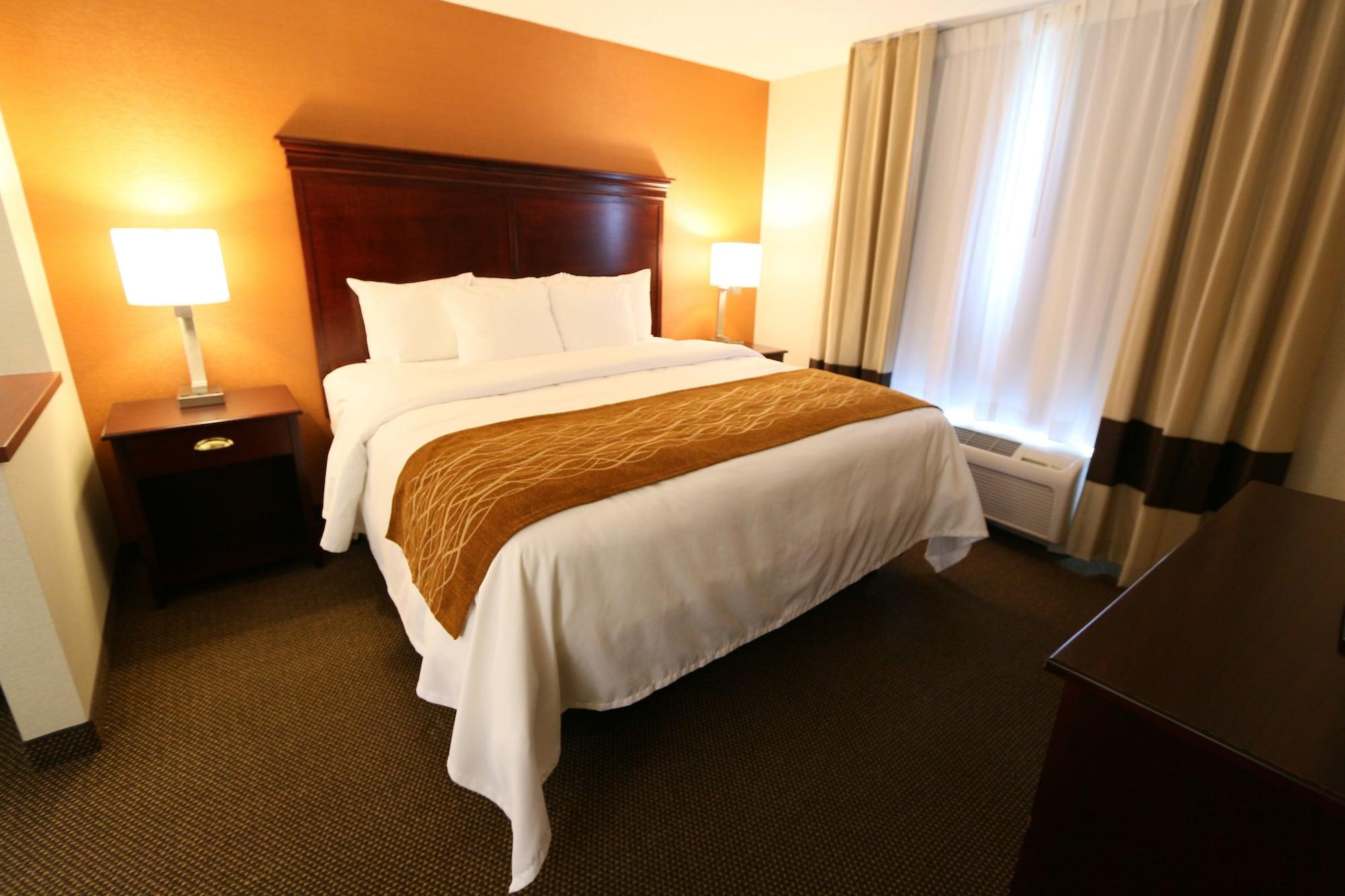Comfort Inn & Suites Hutchinson Extérieur photo