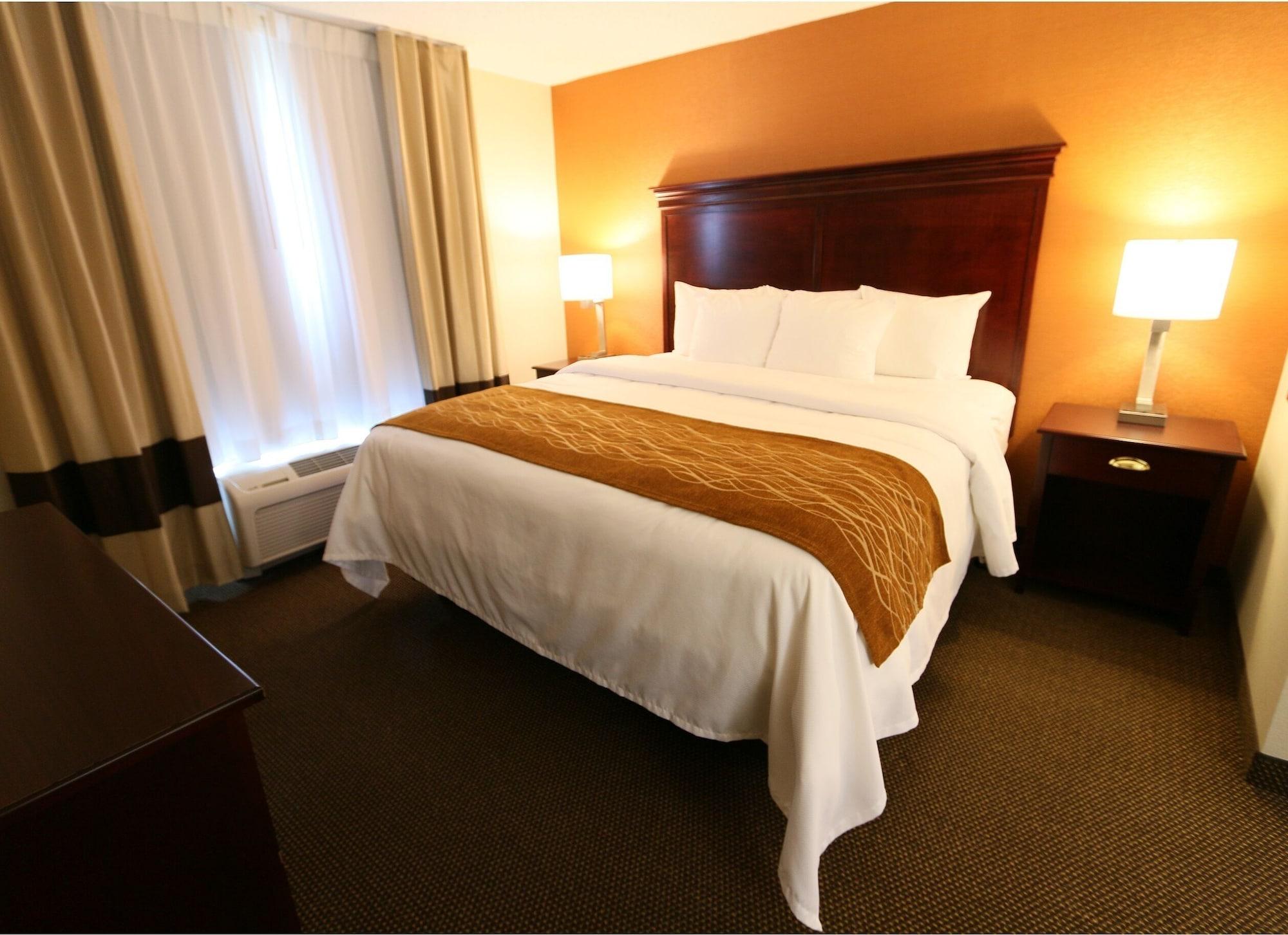 Comfort Inn & Suites Hutchinson Extérieur photo