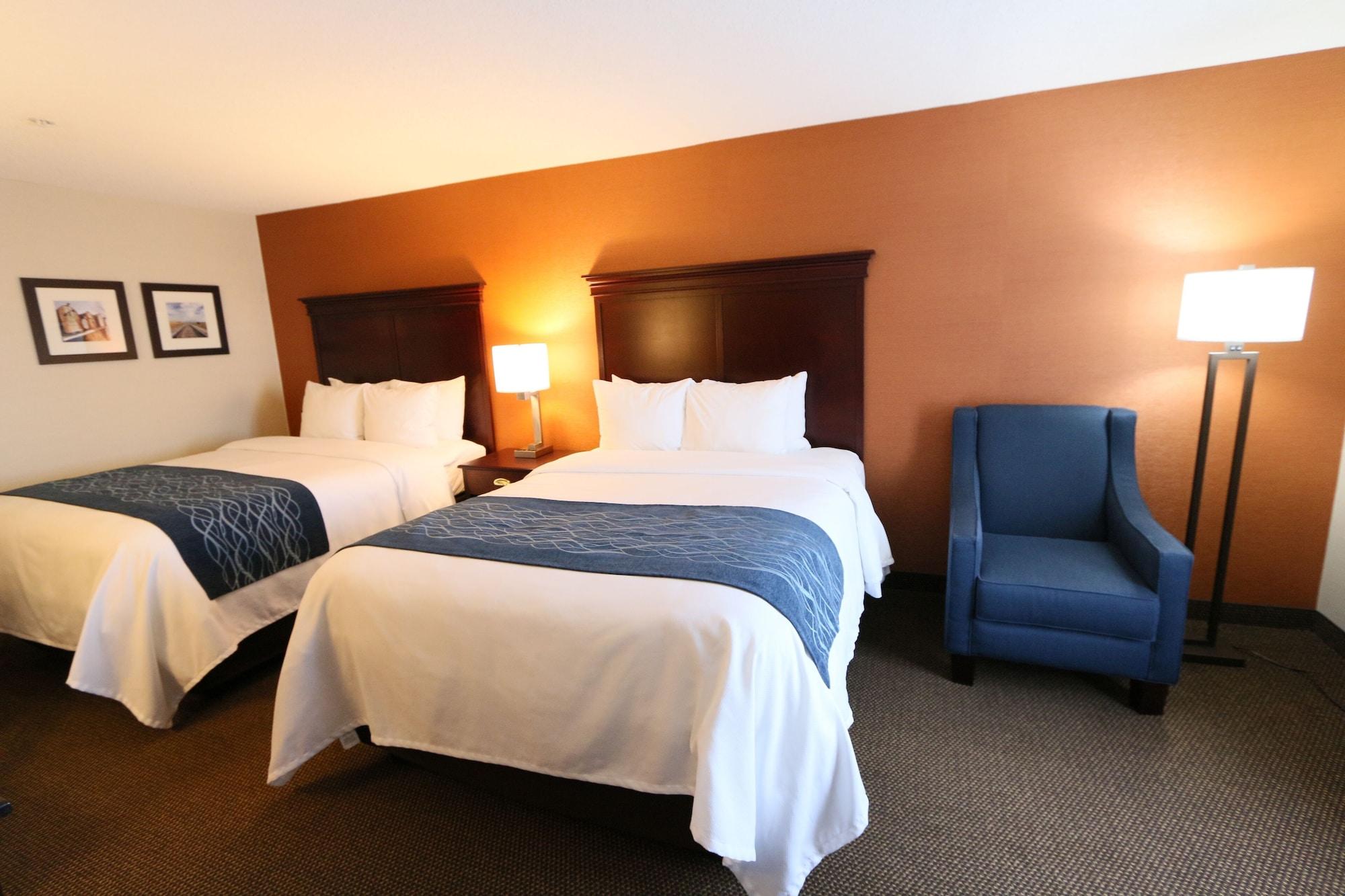 Comfort Inn & Suites Hutchinson Extérieur photo