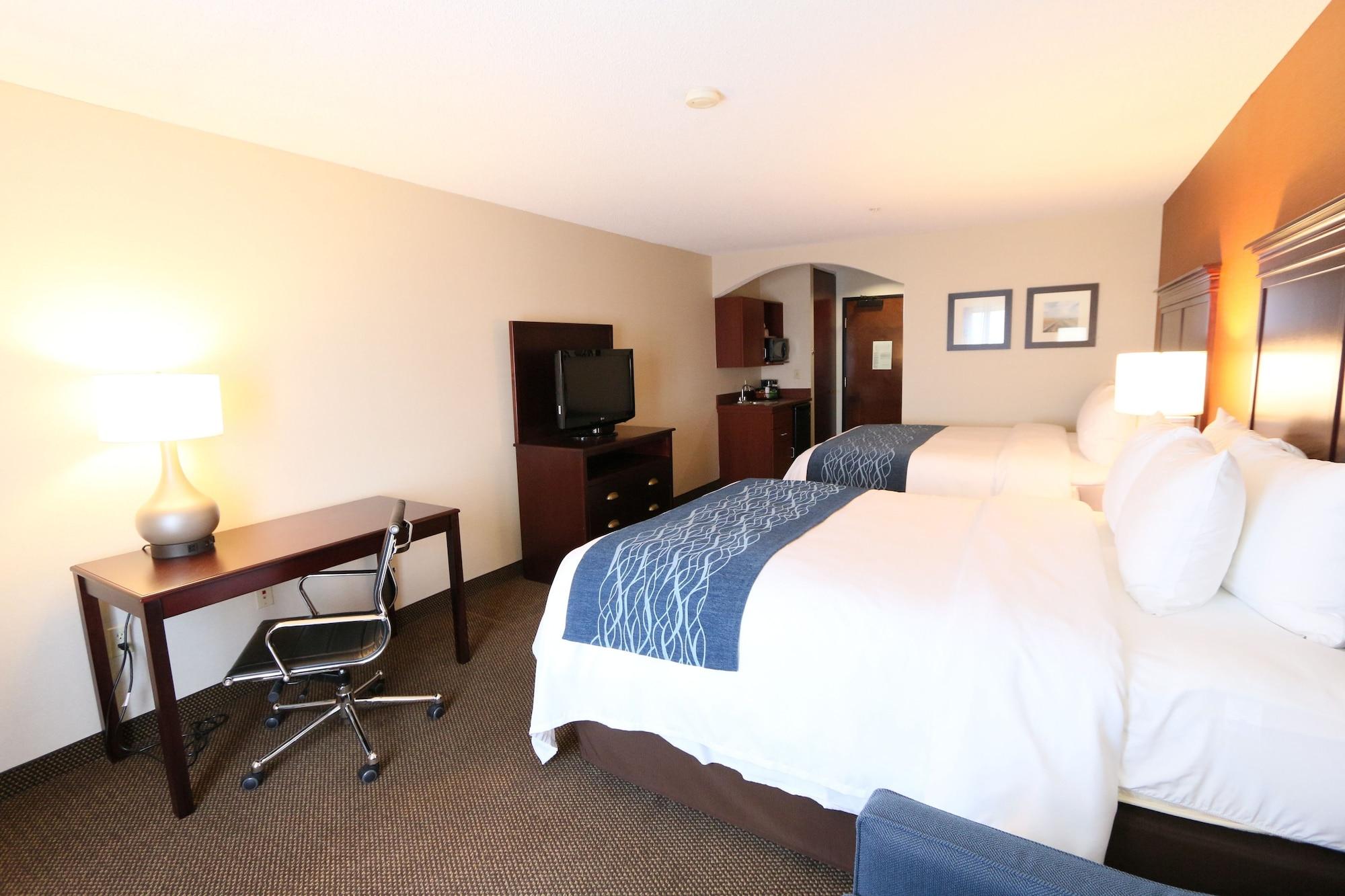 Comfort Inn & Suites Hutchinson Extérieur photo