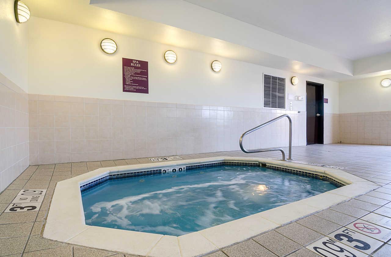 Comfort Inn & Suites Hutchinson Extérieur photo