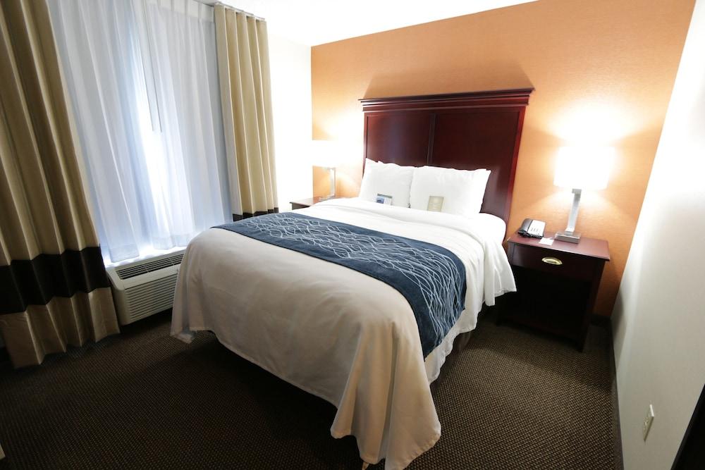 Comfort Inn & Suites Hutchinson Extérieur photo