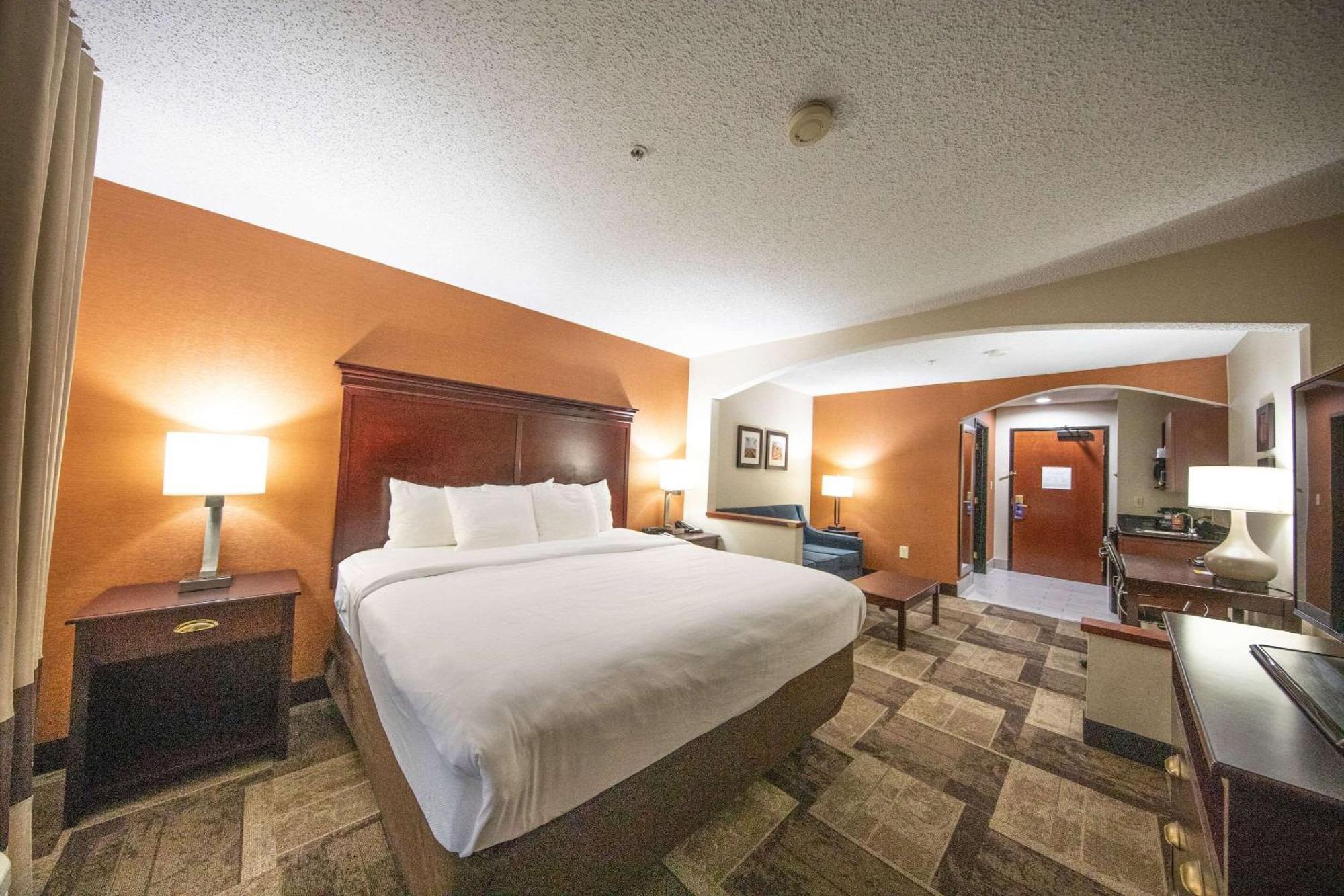 Comfort Inn & Suites Hutchinson Extérieur photo