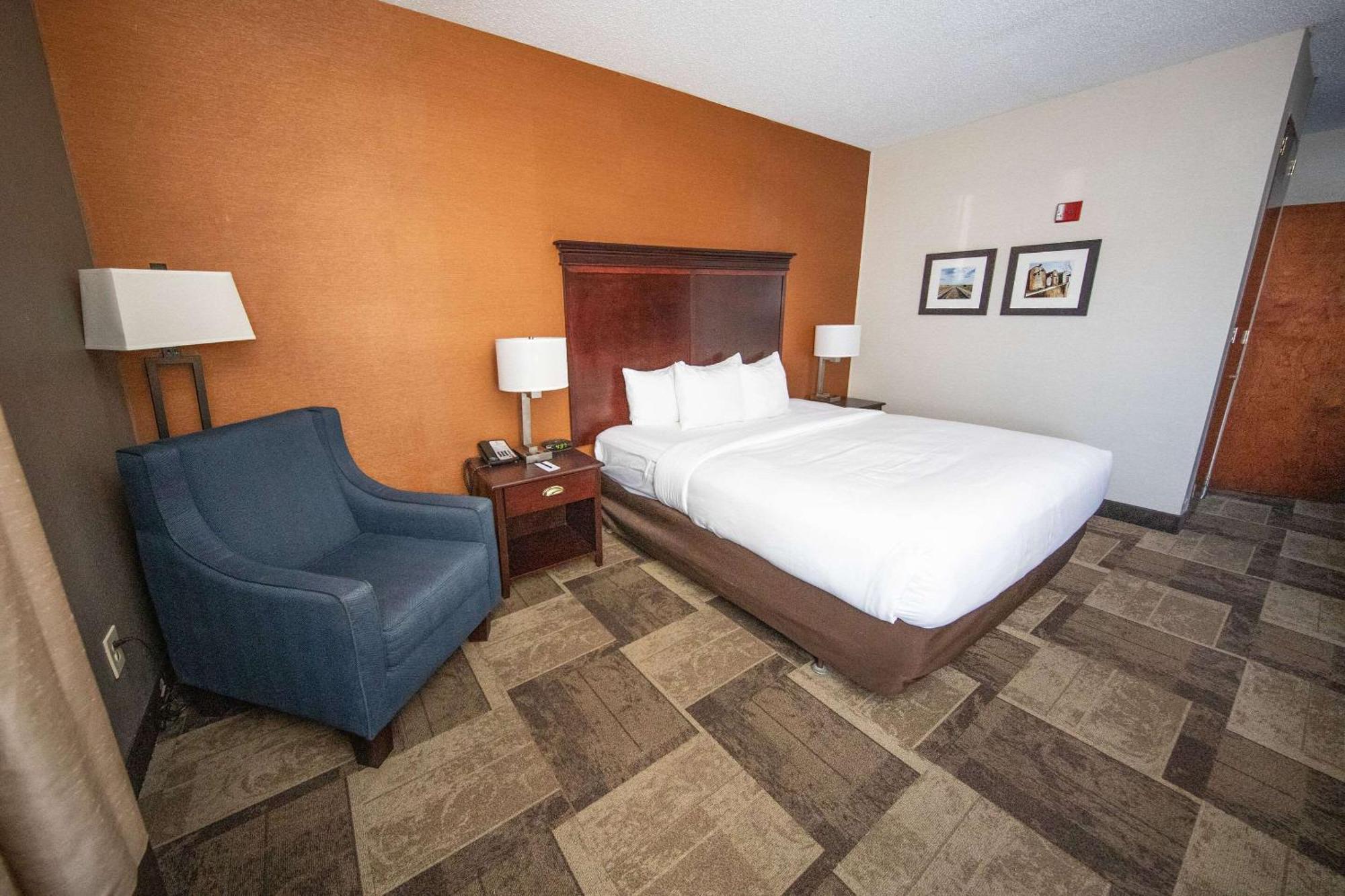 Comfort Inn & Suites Hutchinson Extérieur photo