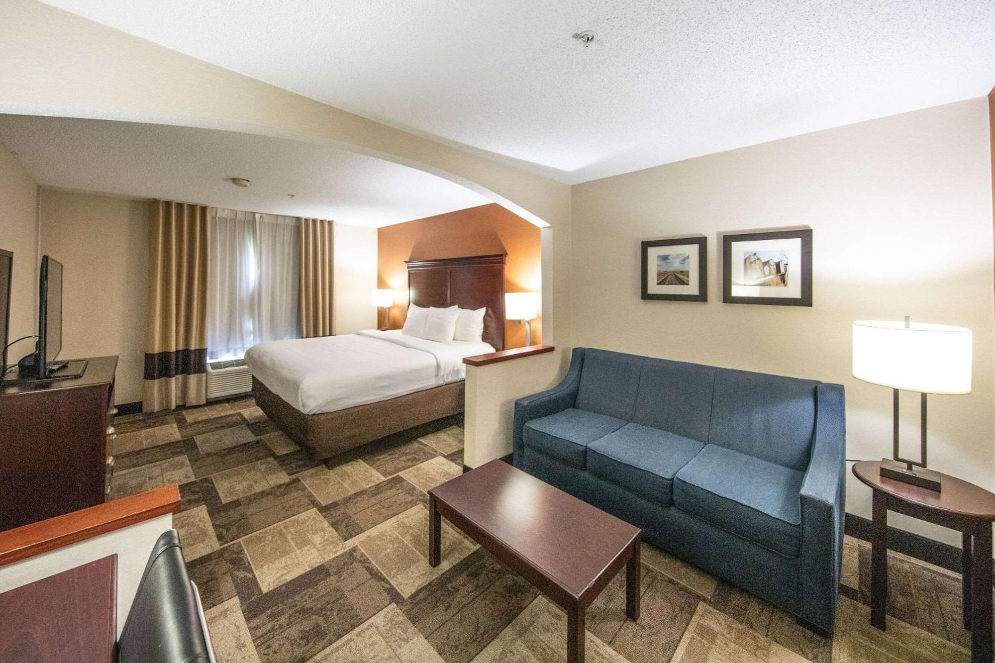Comfort Inn & Suites Hutchinson Extérieur photo