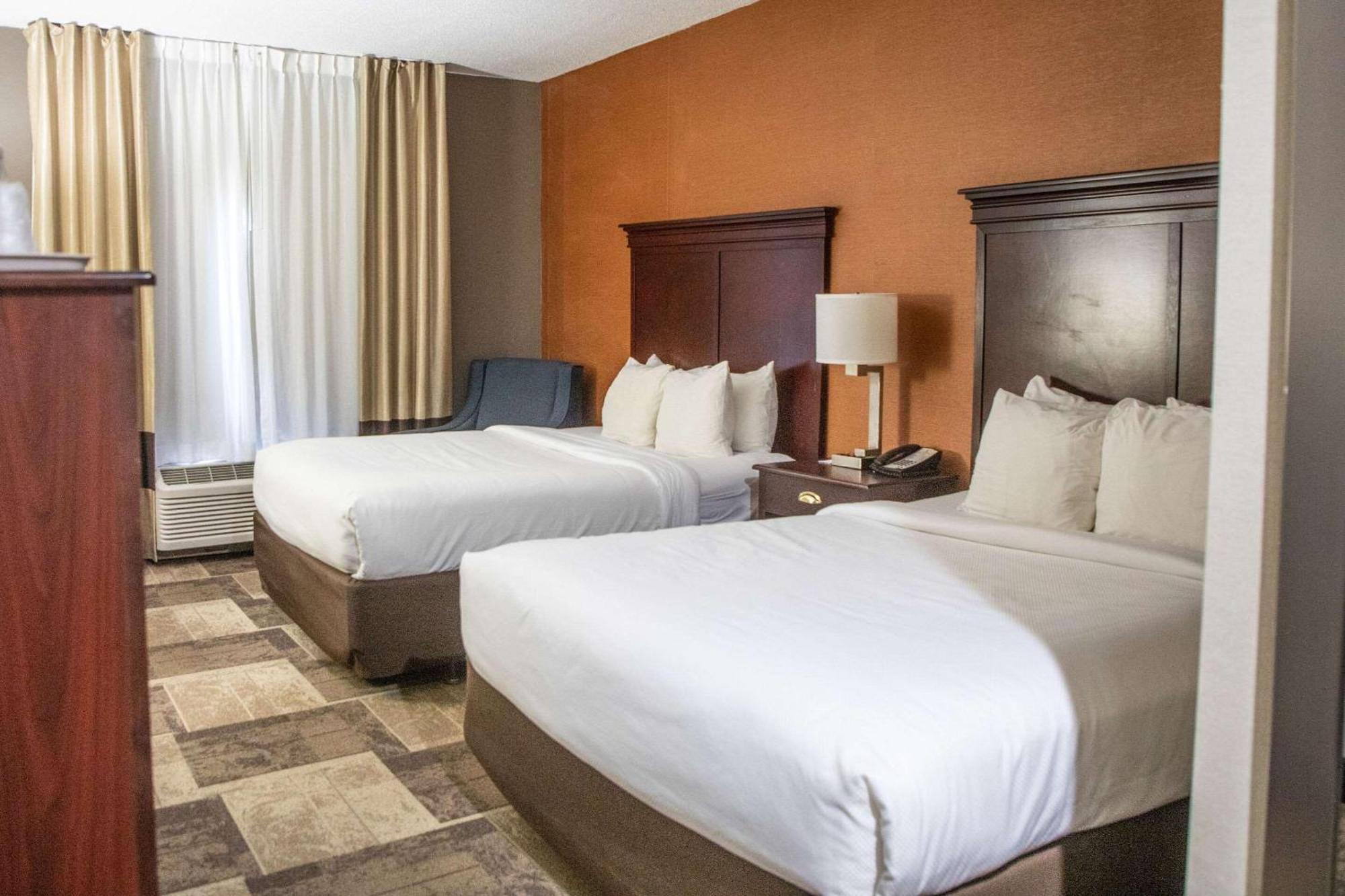 Comfort Inn & Suites Hutchinson Extérieur photo