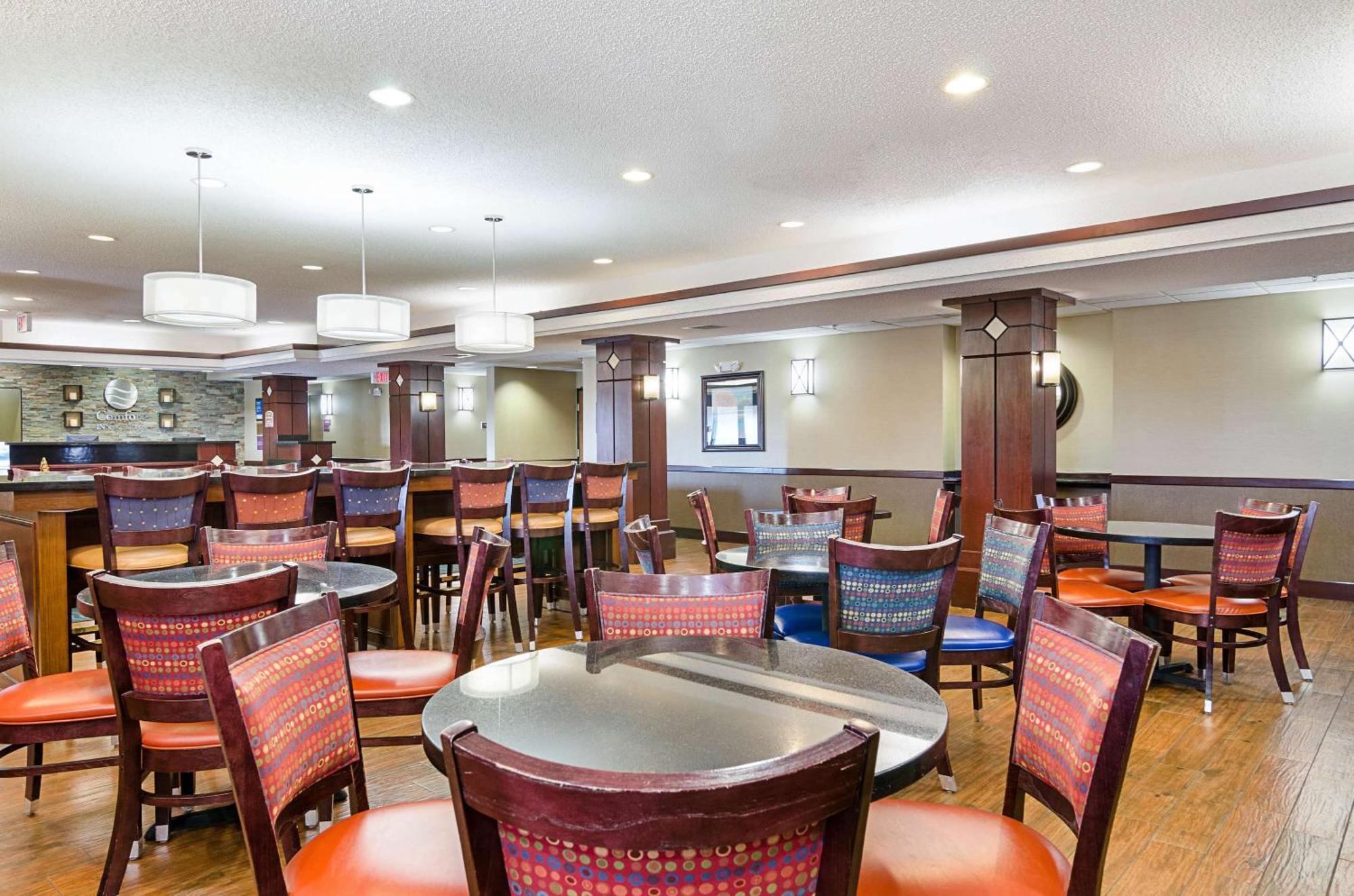 Comfort Inn & Suites Hutchinson Extérieur photo