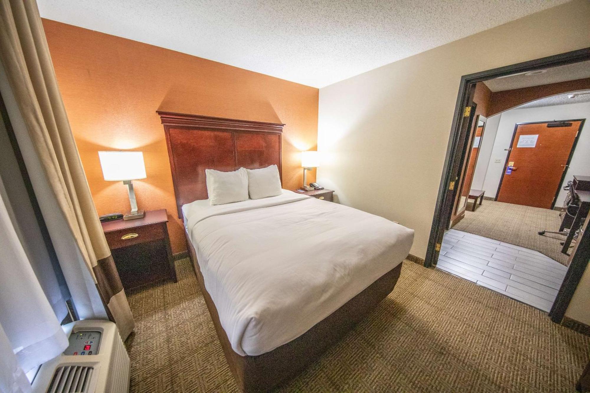 Comfort Inn & Suites Hutchinson Extérieur photo
