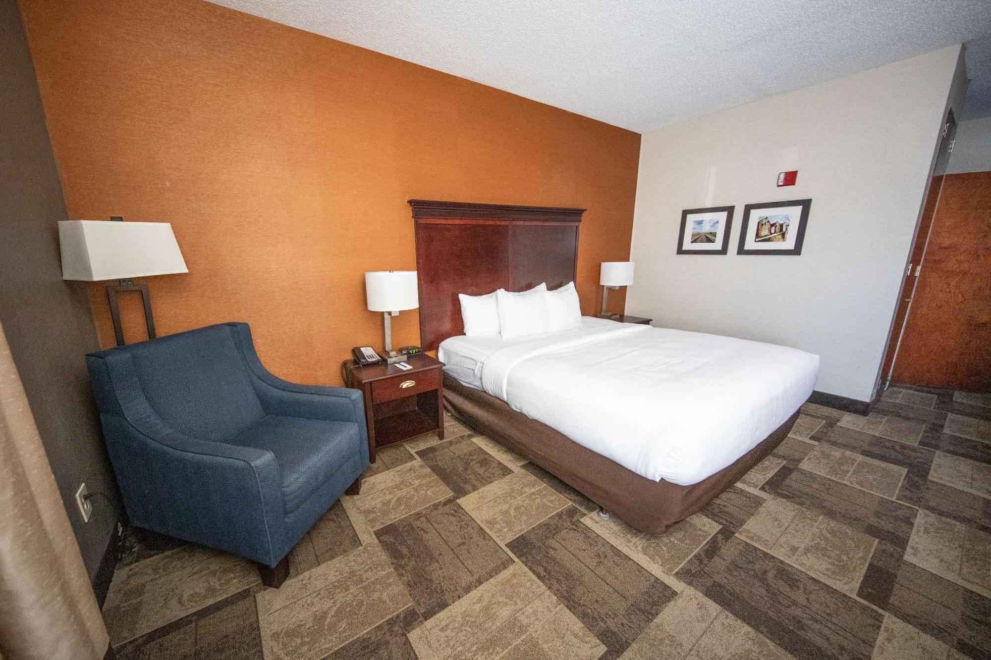 Comfort Inn & Suites Hutchinson Extérieur photo