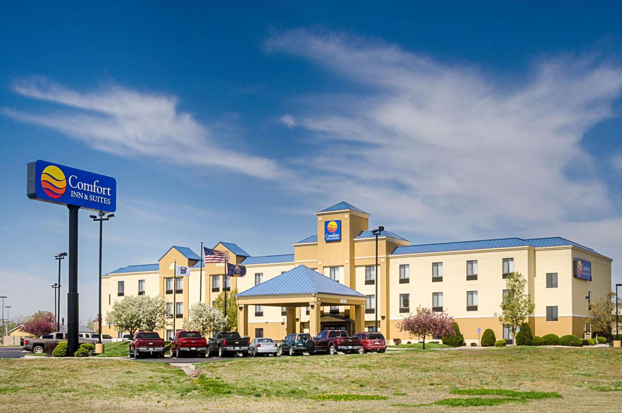 Comfort Inn & Suites Hutchinson Extérieur photo