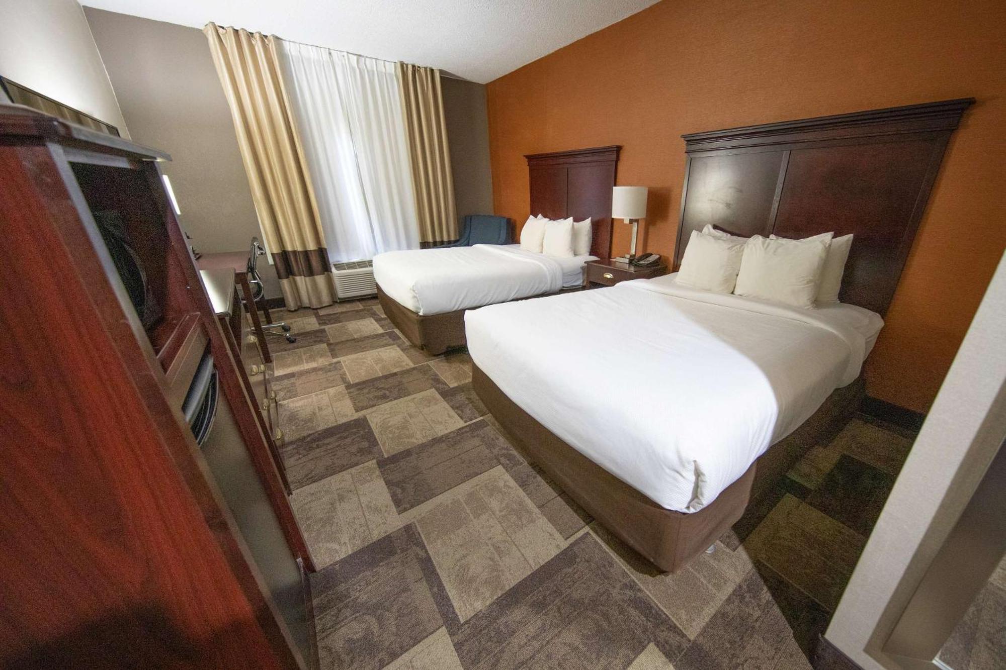 Comfort Inn & Suites Hutchinson Extérieur photo