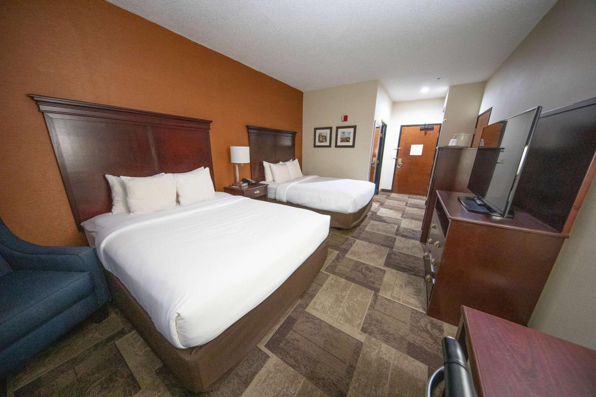 Comfort Inn & Suites Hutchinson Extérieur photo